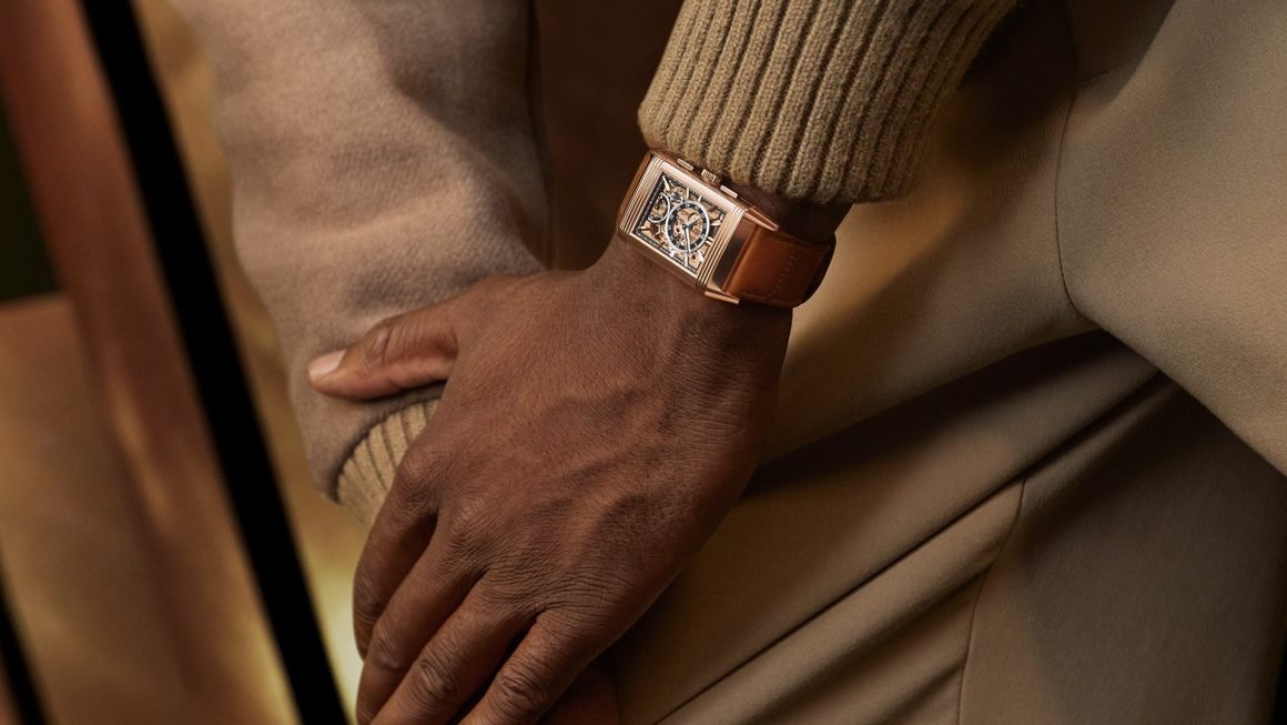 Jaeger-LeCoultre lança edição limitada do Reverso Tribute Chronograph em ouro rosa