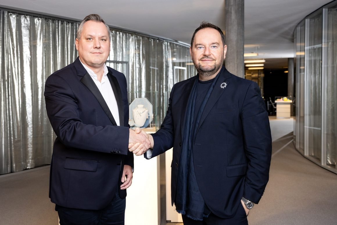 Coty e Swarovski: parceria leva o luxo para o mercado de beleza