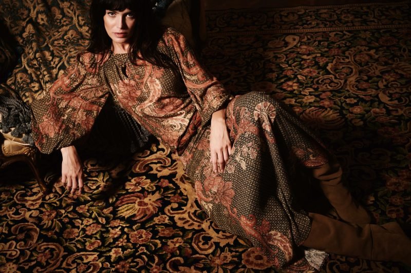 Maria Filó apresenta coleção inverno 25 com sofisticação boho