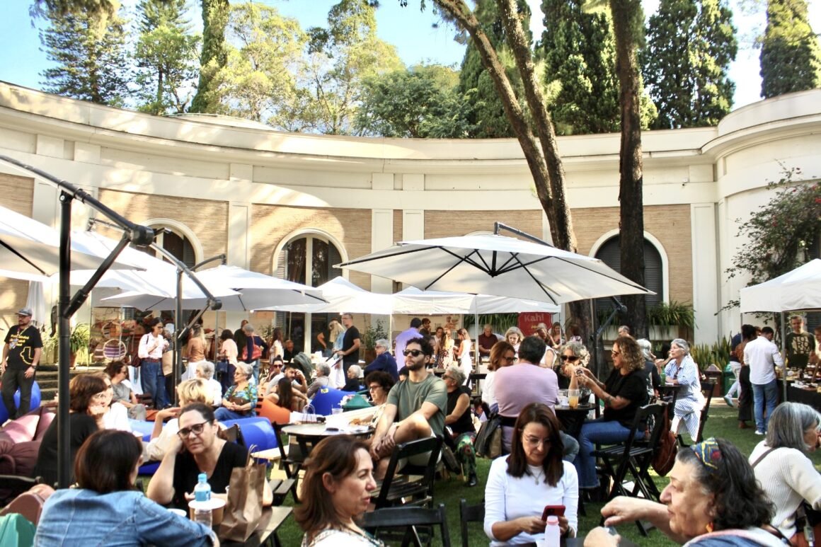 Bazar da Cidade na Casa Museu Ema Klabin