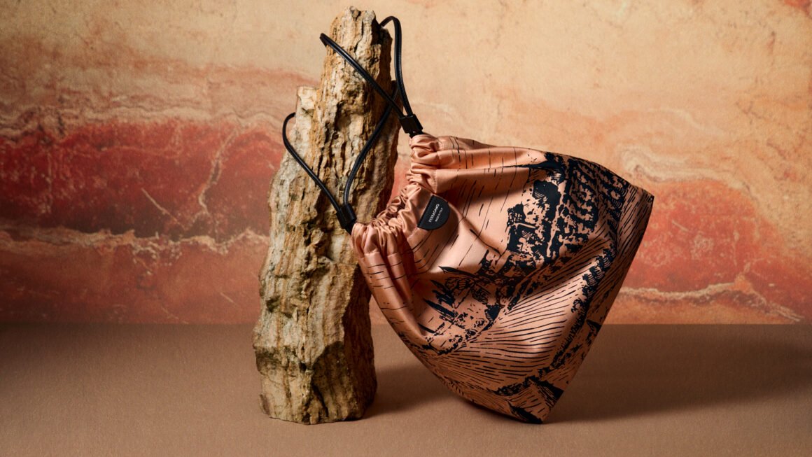 Ferragamo apresenta coleção cápsula "back to earth"