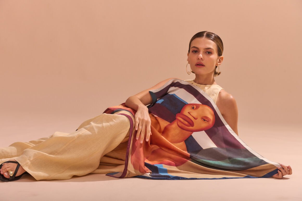 A arte veste o Brasil: Scarf Me lança coleção inspirada em Tarsila do Amaral na Pinacoteca