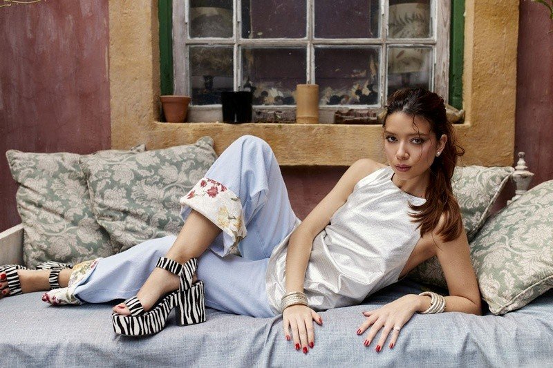 Gallerist e Vitoria Fiore lançam collab leve e criativa para o verão 2026