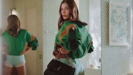 Saint Laurent aposta no poder dos ícones em “Tangerine Temptation”