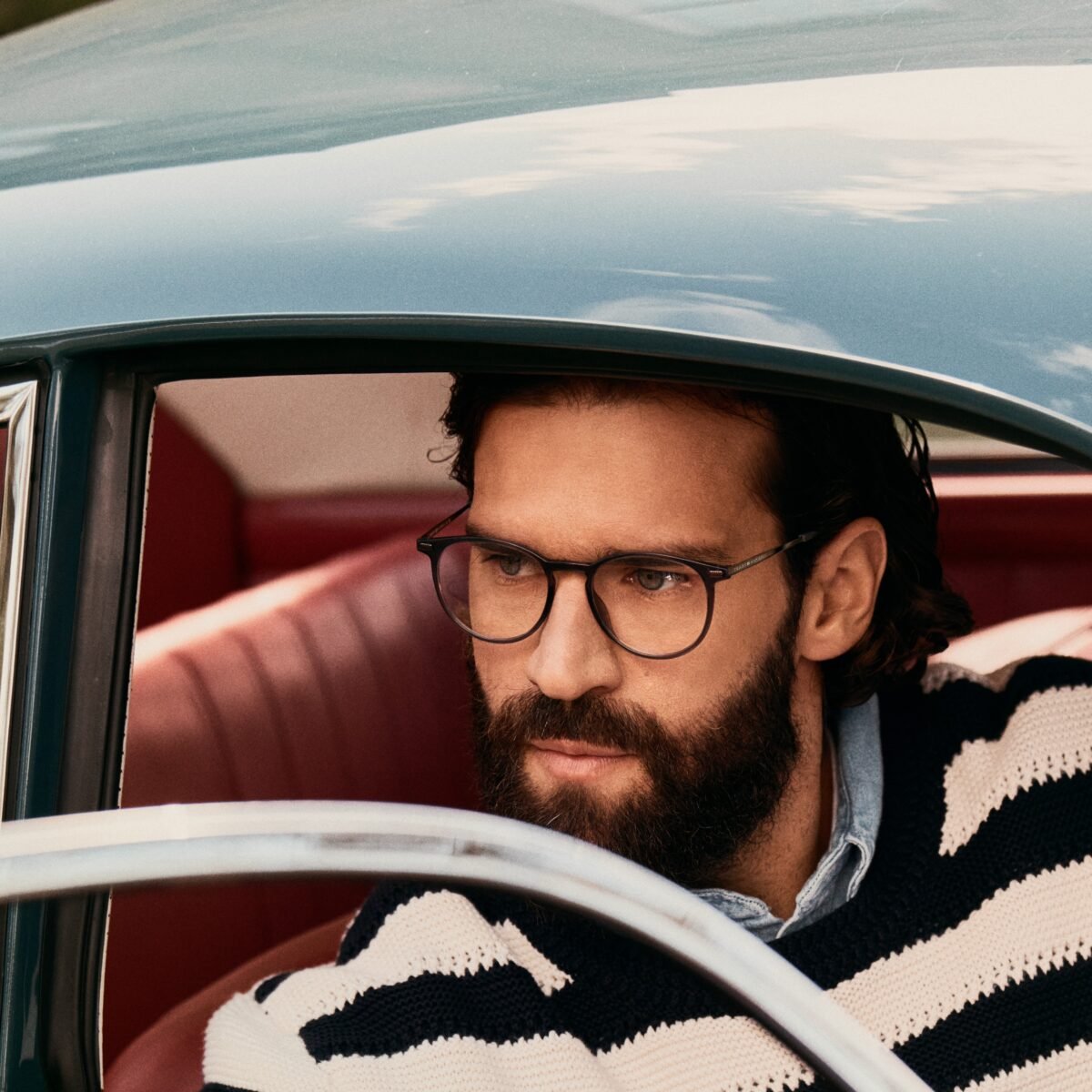 Alisson Becker é o novo rosto da Tommy Hilfiger na América Latina e estrela campanha global de óculos