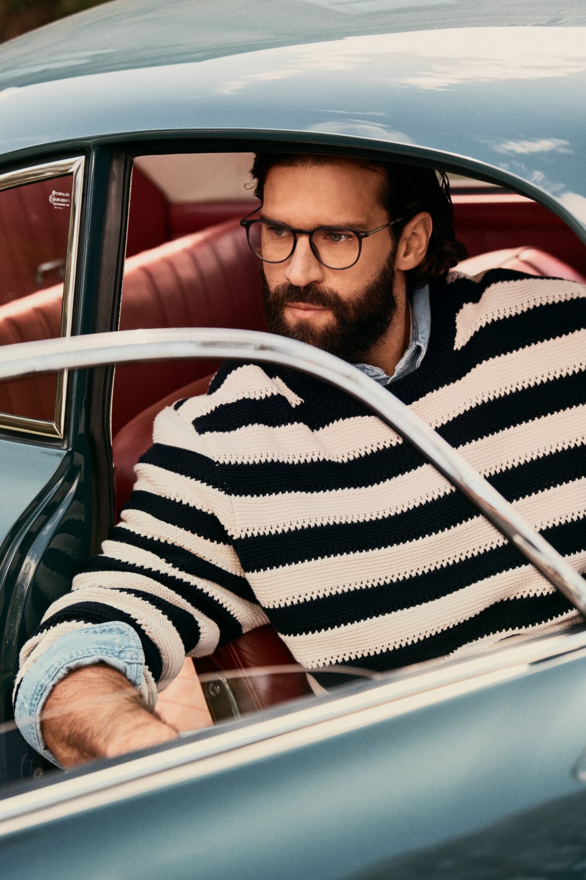 Alisson Becker é o novo rosto da Tommy Hilfiger na América Latina e estrela campanha global de óculos