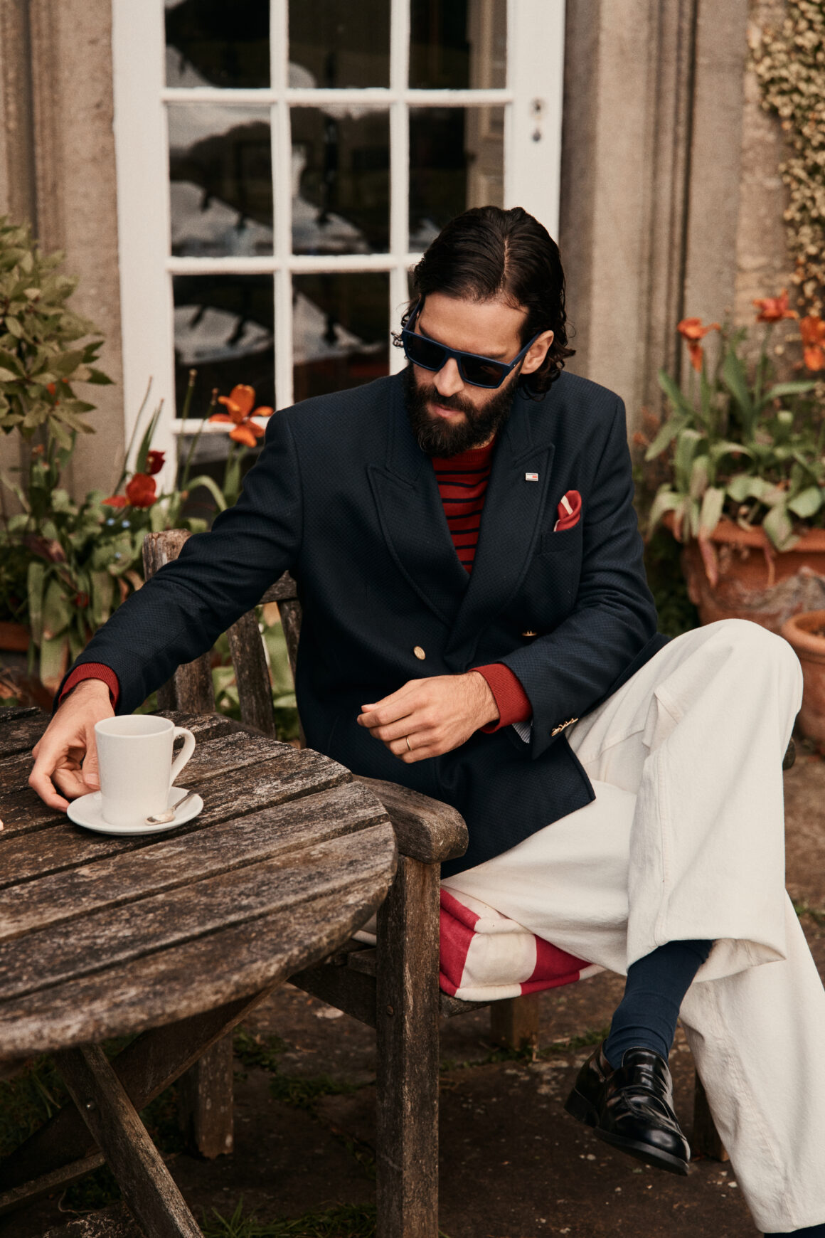 Alisson Becker é o novo rosto da Tommy Hilfiger na América Latina e estrela campanha global de óculos