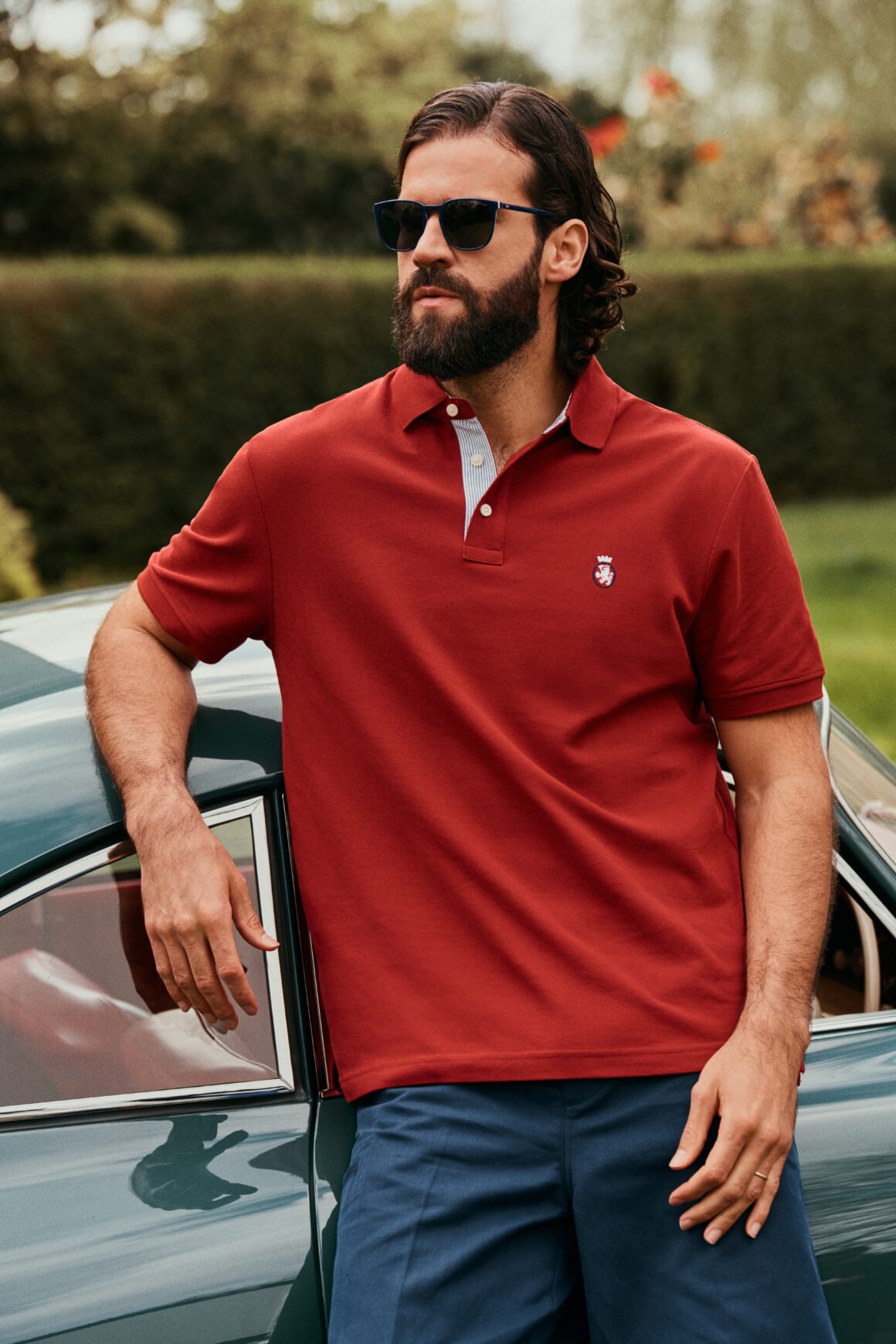 Alisson Becker é o novo rosto da Tommy Hilfiger na América Latina e estrela campanha global de óculos