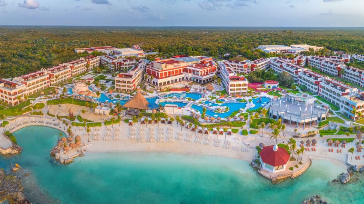 Hard Rock Hotel Riviera Maya aposta em experiências exclusivas para adultos e famílias no verão mexicano
