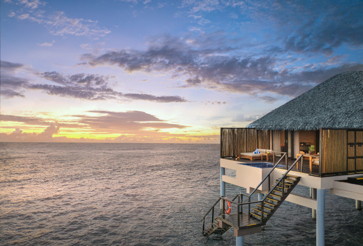 Resort nas Maldivas aposta em conceito adults only para atrair brasileiros em busca de viagens românticas