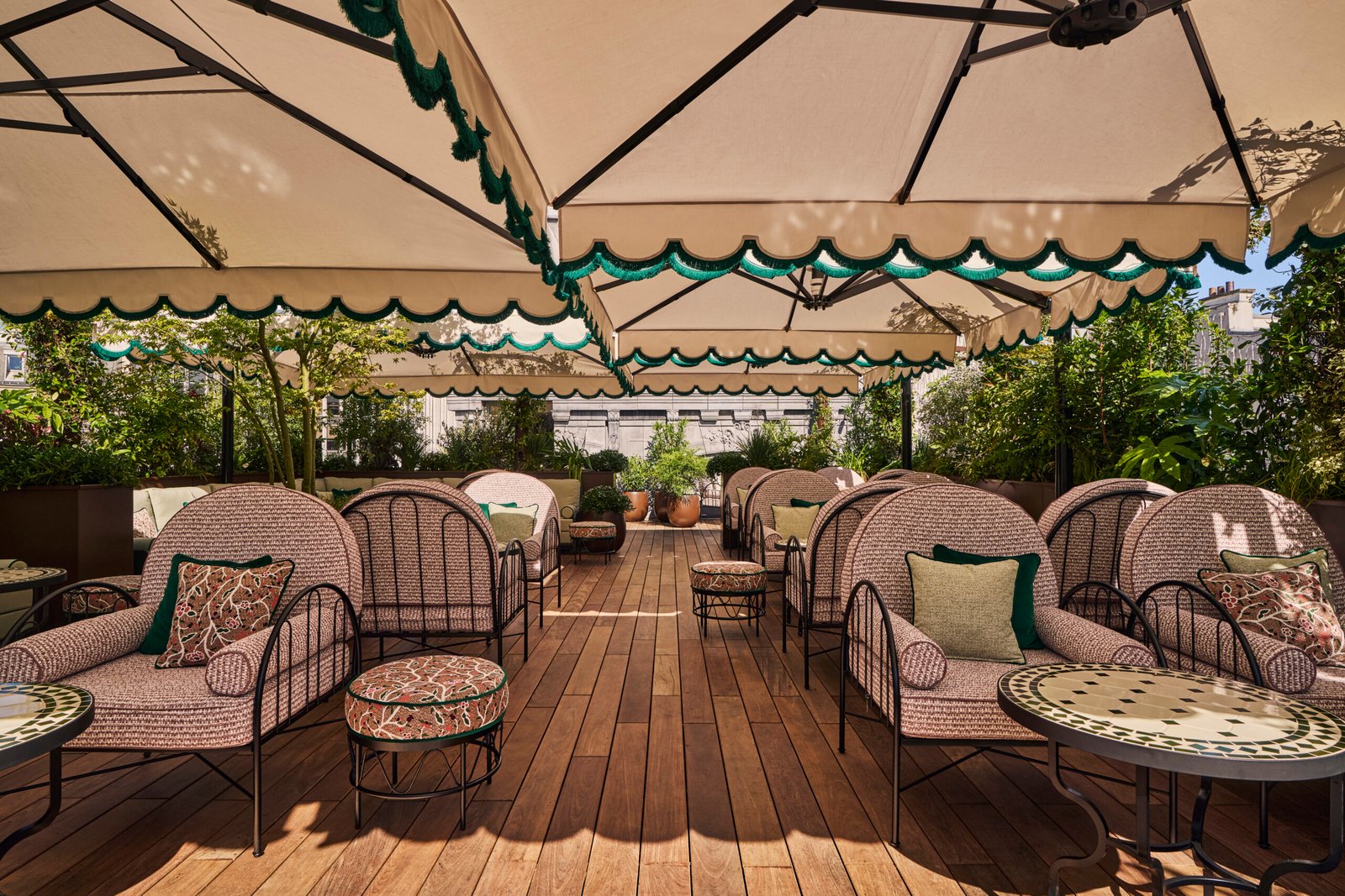 Fouquet’s Paris inaugura rooftop com inspiração japonesa e vista para a Torre Eiffel