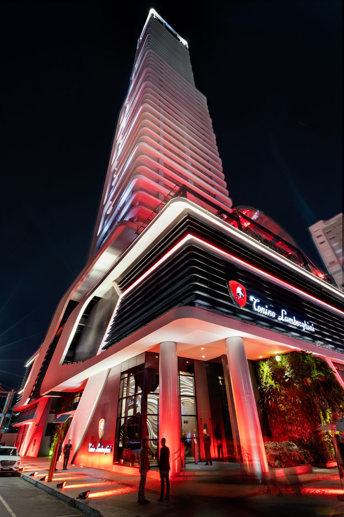 Primeiro residencial Tonino Lamborghini do mundo é entregue em Balneário Camboriú