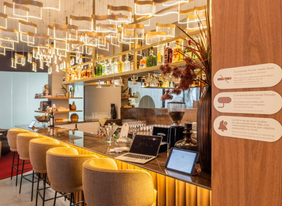 Como o design invisível transforma a experiência dos viajantes na nova Sala Priceless Mastercard em Guarulhos