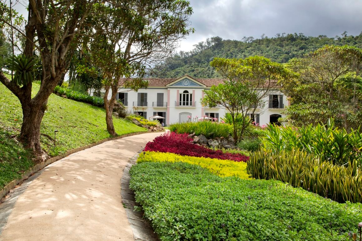 Arraiás de luxo movimentam a Serra Fluminense com gastronomia, música e tradição