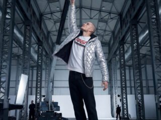 Ellus lança coleção inspirada na missão Artemis e leva o universo espacial para a moda urbana