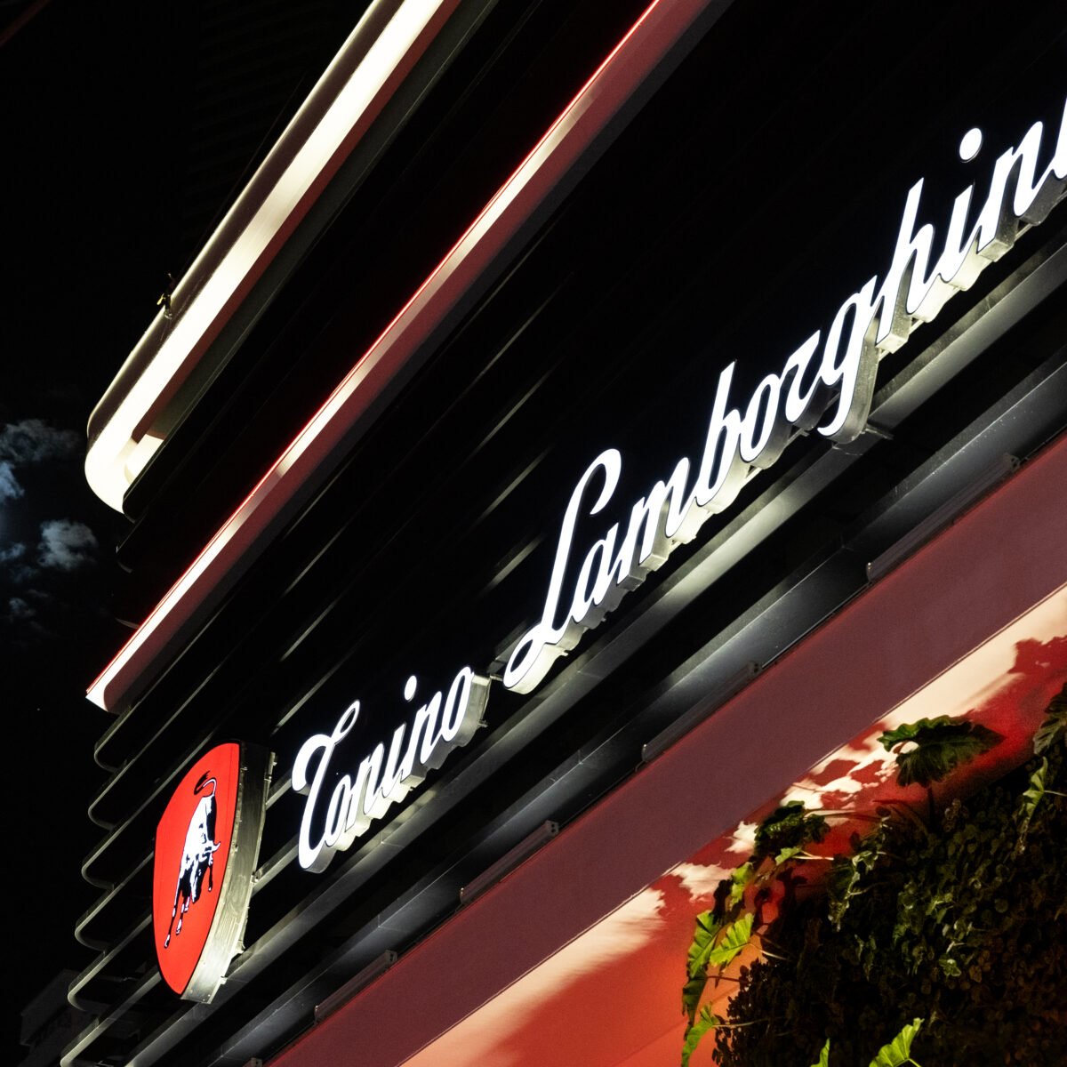 Primeiro residencial Tonino Lamborghini do mundo é entregue em Balneário Camboriú