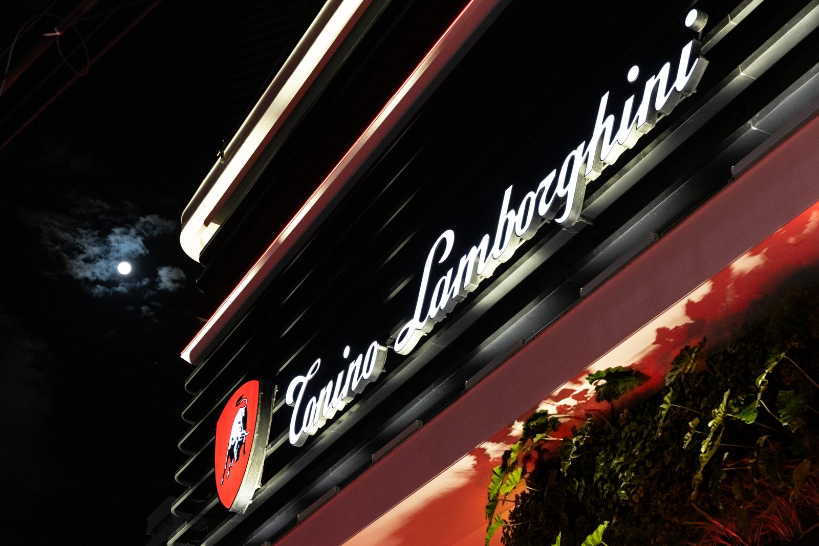 Primeiro residencial Tonino Lamborghini do mundo é entregue em Balneário Camboriú