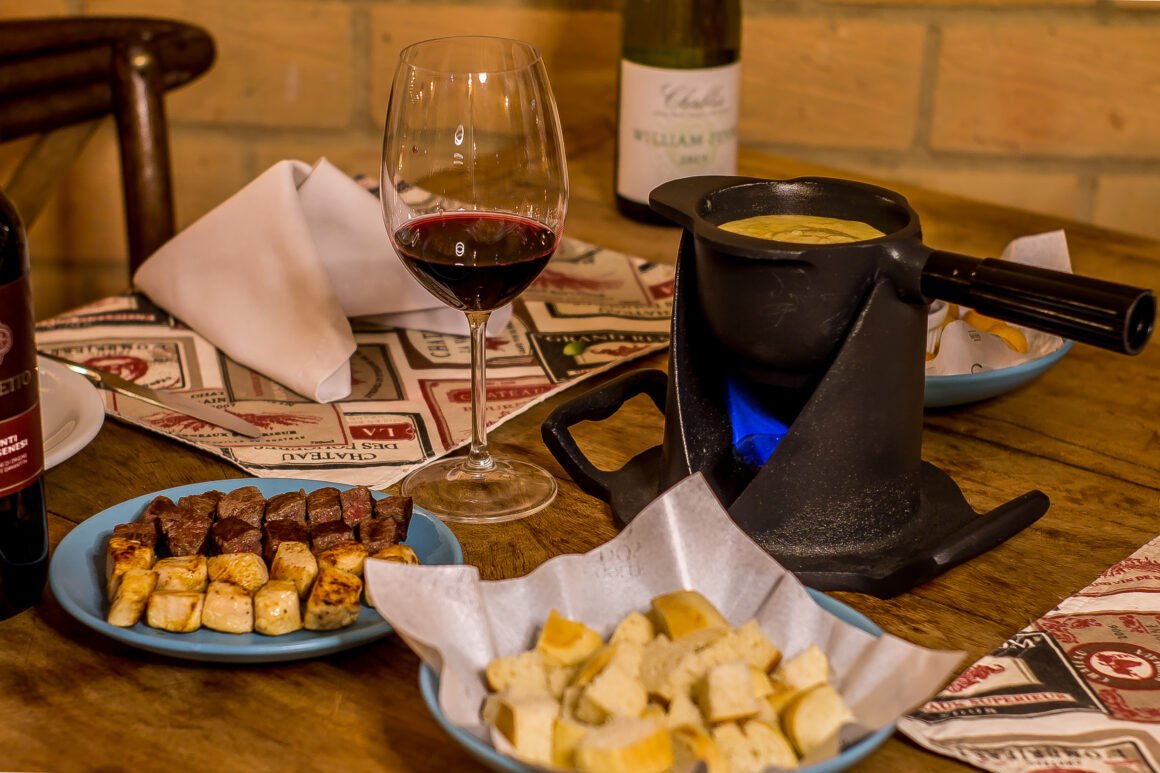 Festival de Fondue retorna ao Clube dos 500 e transforma o inverno em experiência gastronômica no interior de São Paulo
