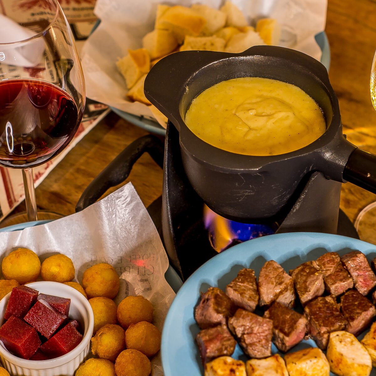 Festival de Fondue retorna ao Clube dos 500 e transforma o inverno em experiência gastronômica no interior de São Paulo