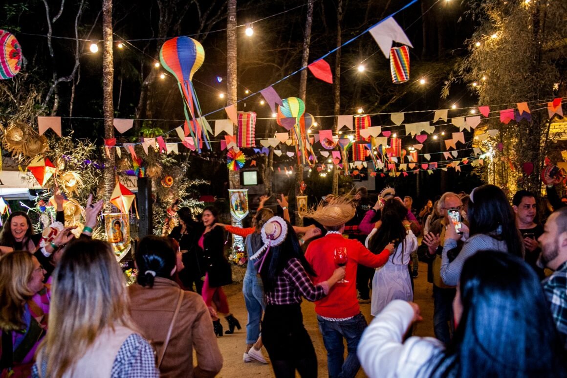 Arraiás de luxo movimentam a Serra Fluminense com gastronomia, música e tradição