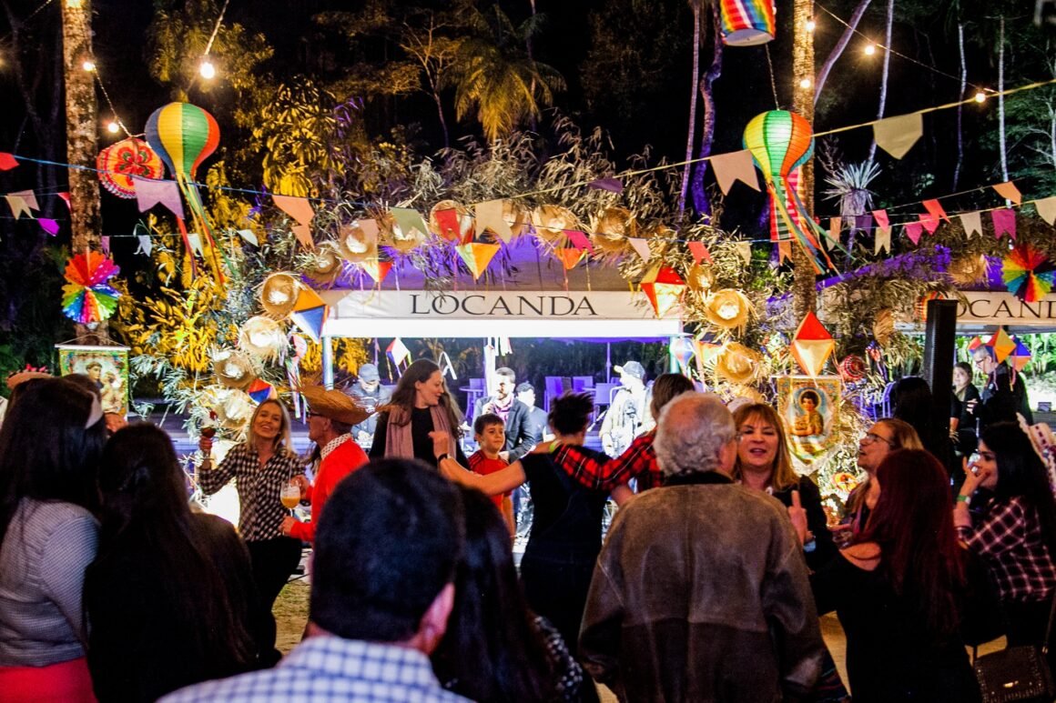 Arraiás de luxo movimentam a Serra Fluminense com gastronomia, música e tradição