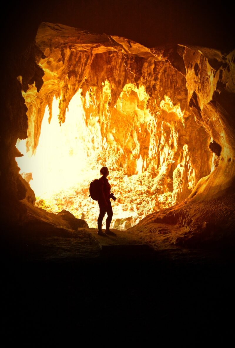 Malásia destaca experiências imersivas em florestas tropicais, cavernas e biodiversidade única
