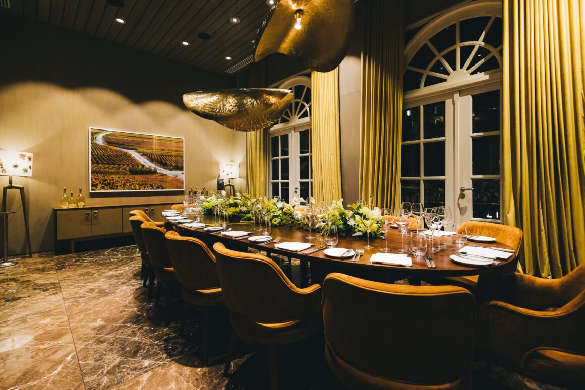 Ruinart inaugura sala exclusiva no Tangará Jean-Georges, no Palácio Tangará