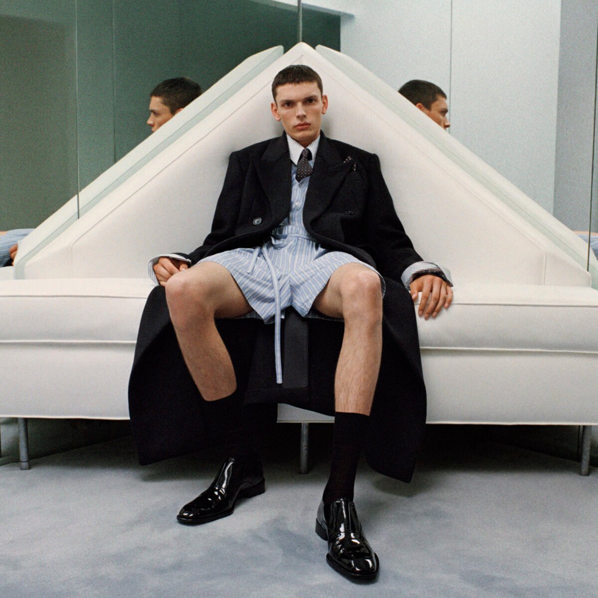 Saint Laurent revela campanha masculina Fall 2026 assinada por Anthony Vaccarello
