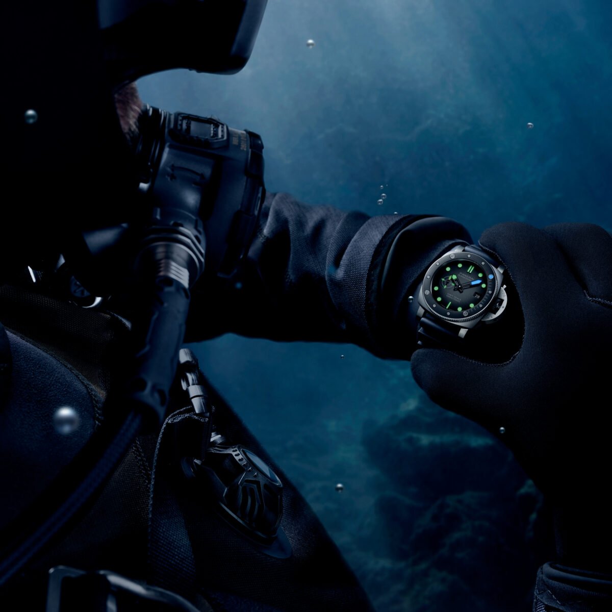 Panerai lança o novo Submersible Navy SEALs PAM01738 com resistência a 500 metros