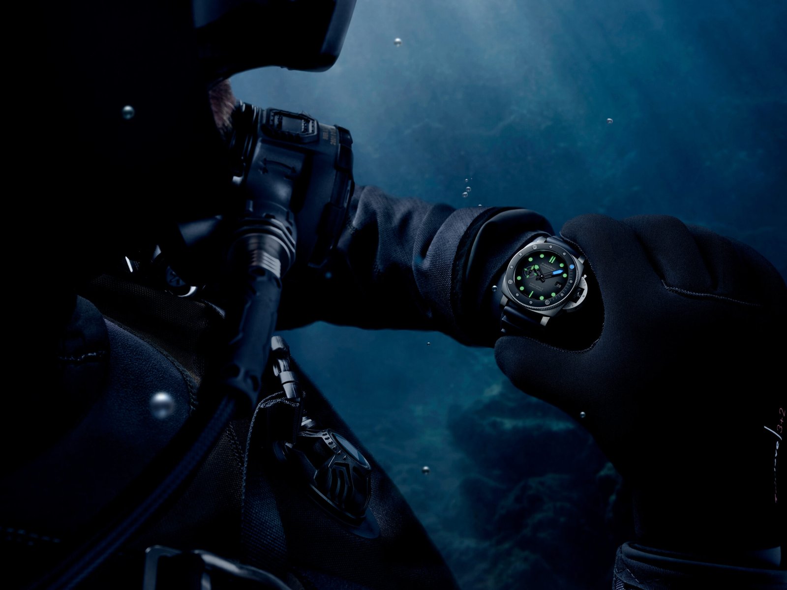 Panerai lança o novo Submersible Navy SEALs PAM01738 com resistência a 500 metros