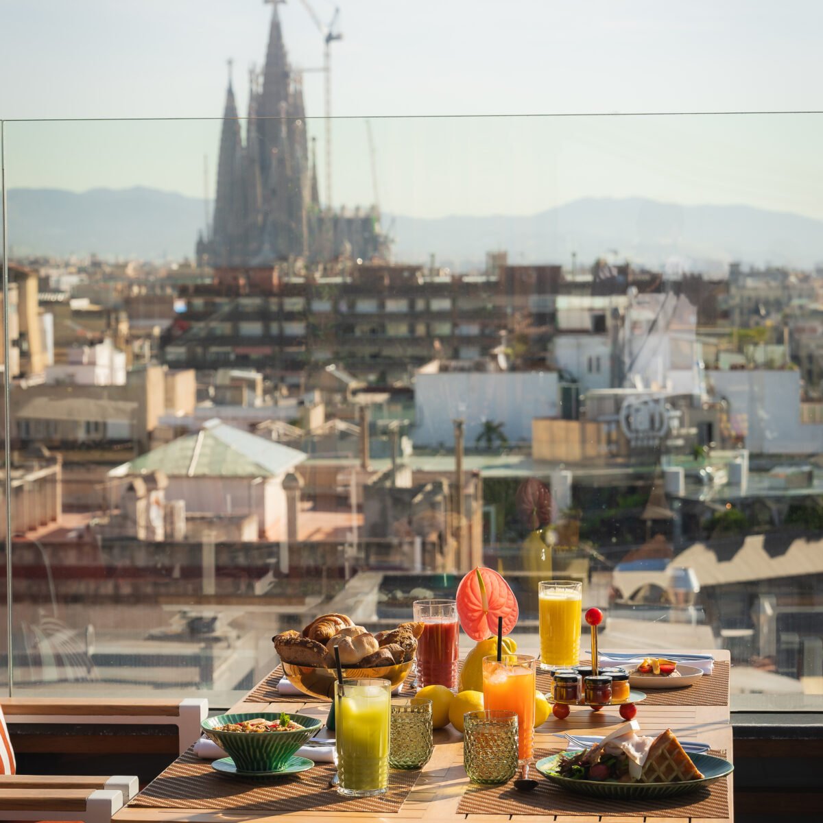 Rooftop do Majestic Hotel Barcelona passa a servir café da manhã com vista para a cidade