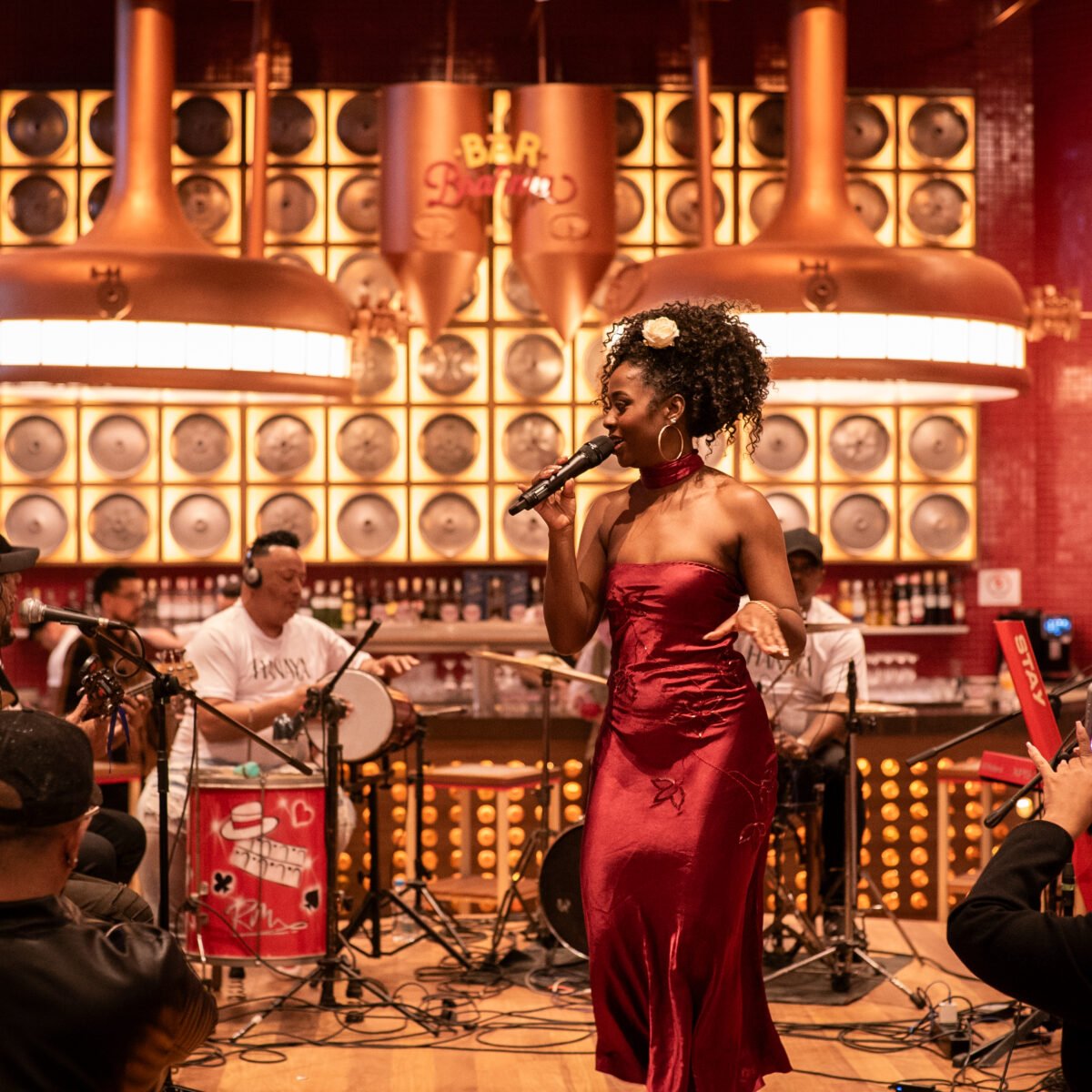 Bar Brahma inaugura nova unidade na Paulista com festa que celebra a boemia paulistana