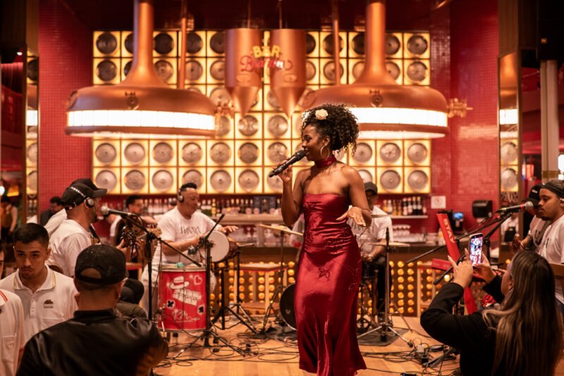 Bar Brahma inaugura nova unidade na Paulista com festa que celebra a boemia paulistana