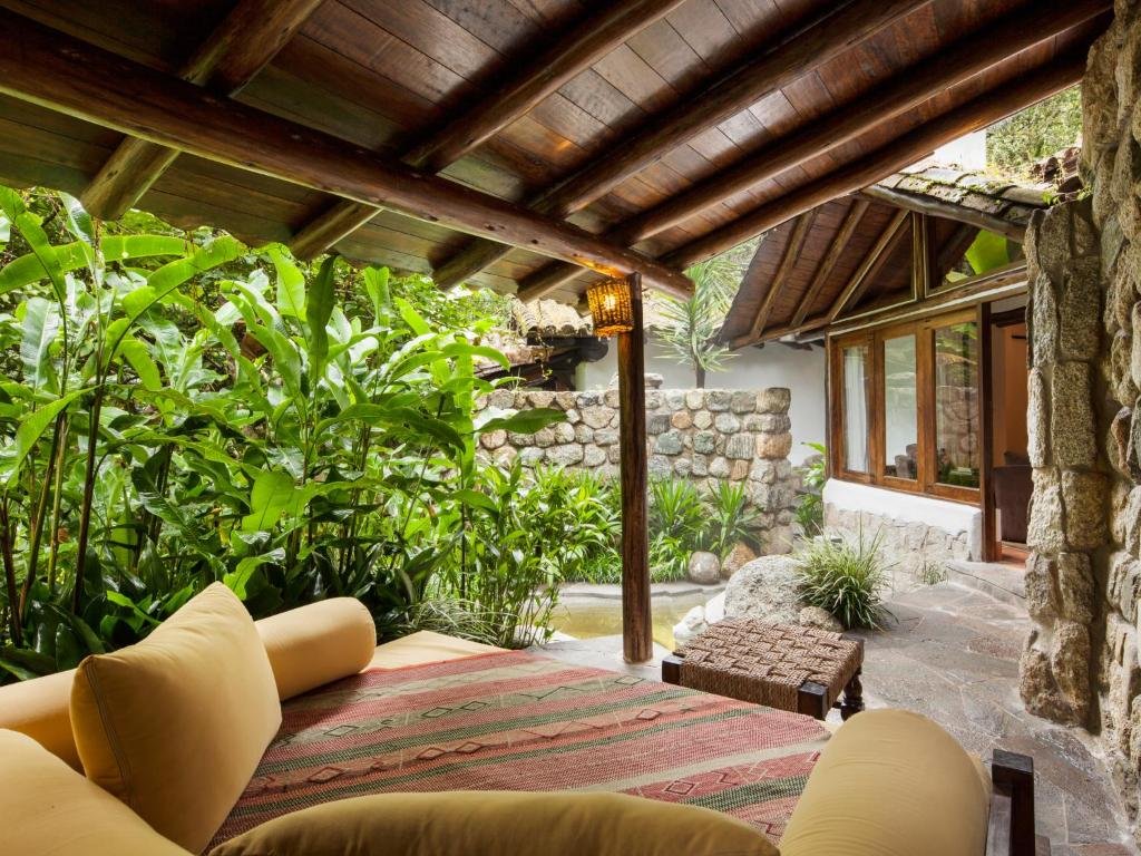 Booking.com destaca 7 hospedagens em meio à natureza para viajar em 2026