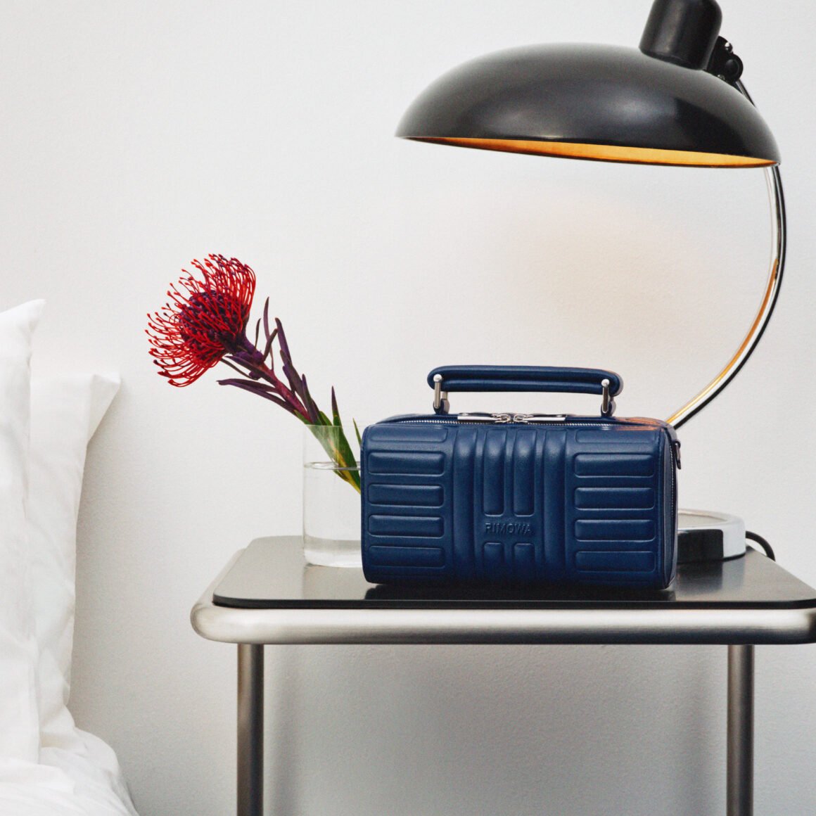 RIMOWA apresenta Ink Blue, nova cor permanente da coleção Original