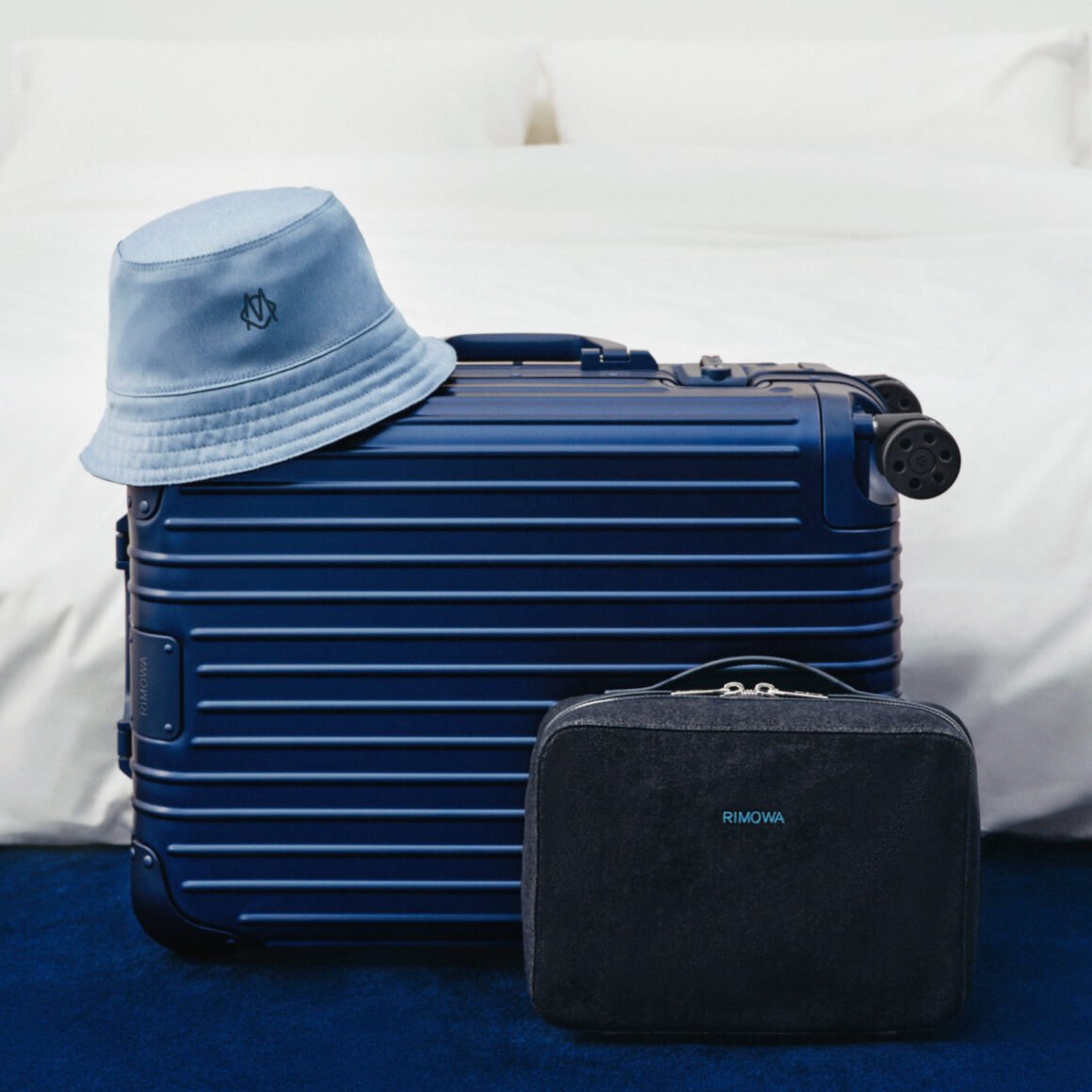 RIMOWA apresenta Ink Blue, nova cor permanente da coleção Original