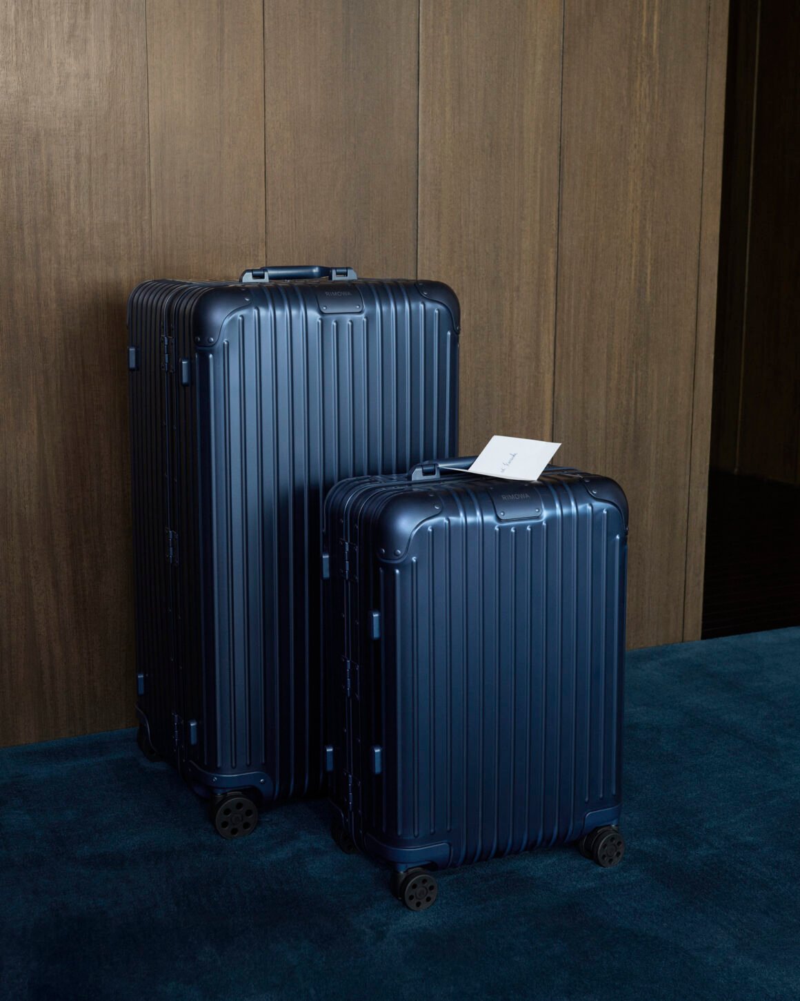 RIMOWA apresenta Ink Blue, nova cor permanente da coleção Original