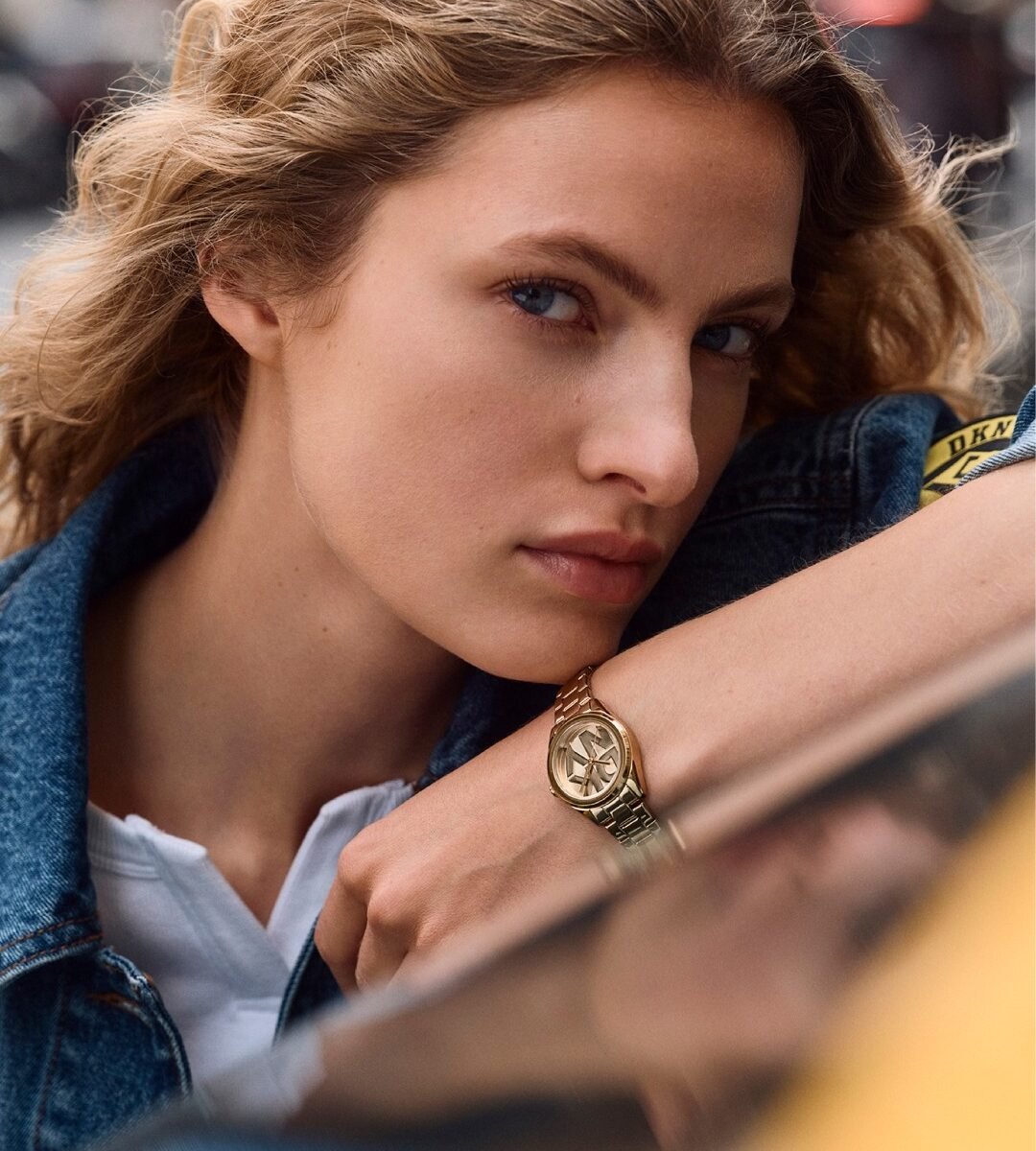 DKNY Watches apresenta coleção Spring/Summer 2026 inspirada na energia e no estilo de Nova York