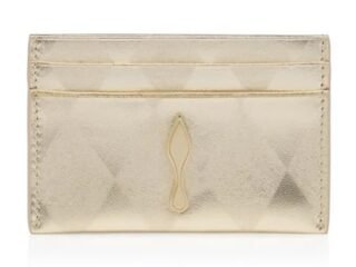 Christian Louboutin transforma o dourado em ponto de luz do styling