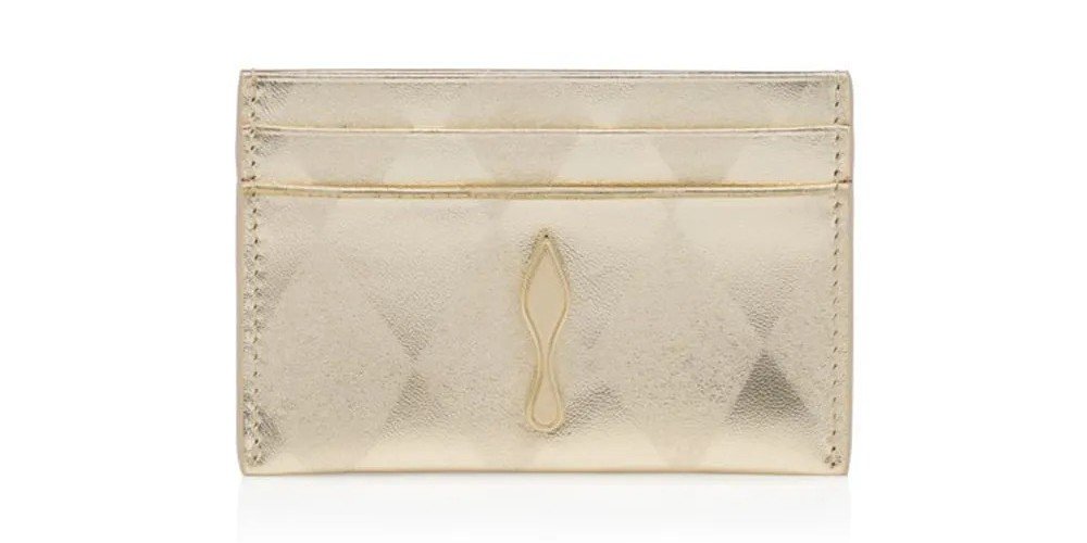 Christian Louboutin transforma o dourado em ponto de luz do styling