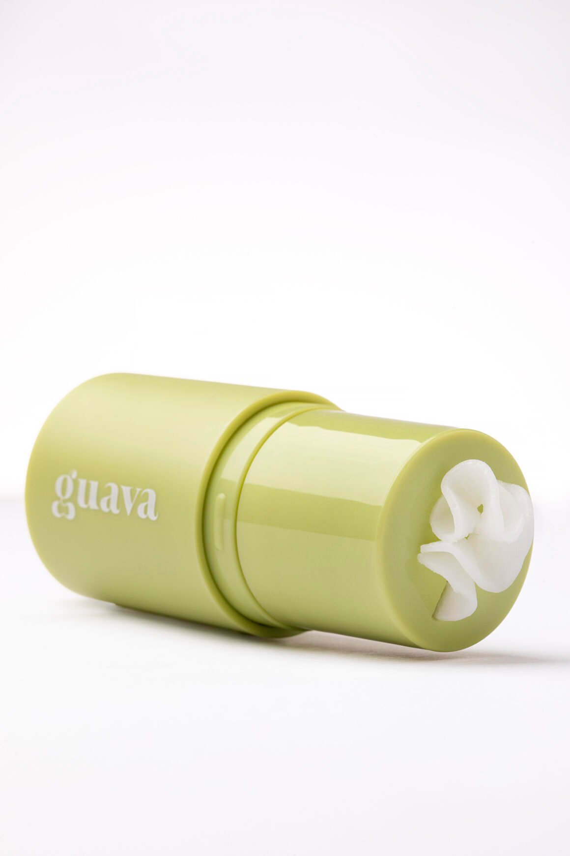 Guava transforma o demaquilante em um produto compacto para a rotina real