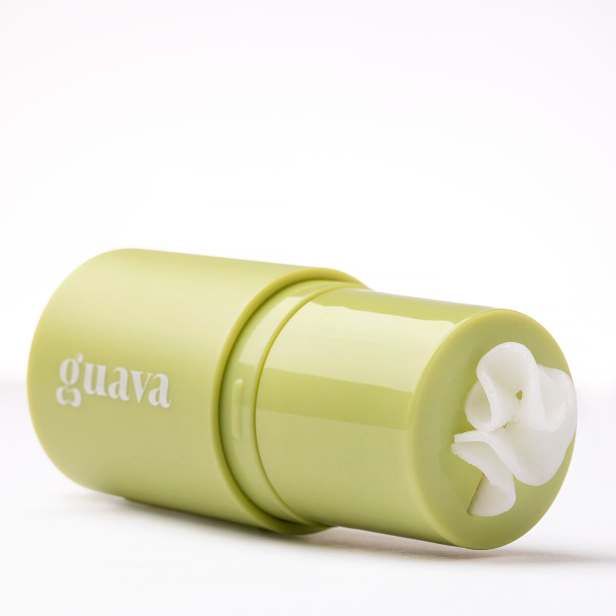 Guava transforma o demaquilante em um produto compacto para a rotina real