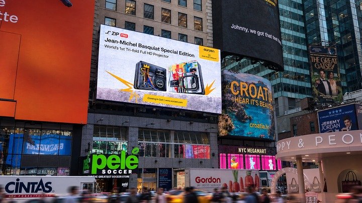 Aurzen leva arte de Basquiat a projetor revelado em Times Square