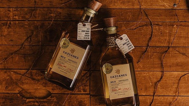 Cazcanes lança tequilas envelhecidas em barris de destilados de fruta