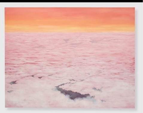 Pintura de paisagem em tons de rosa, com céu laranja no alto e superfície branca e rosada fissurada abaixo