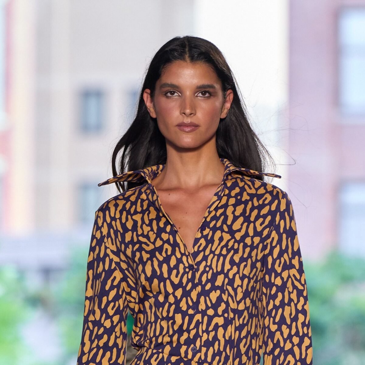 Look do desfile de verão 2027 da Diane von Furstenberg em Nova York