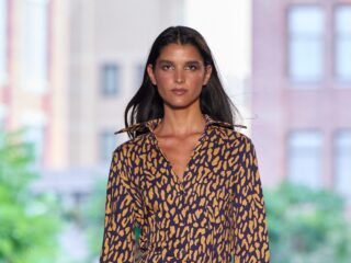 Look do desfile de verão 2027 da Diane von Furstenberg em Nova York
