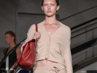 Bolsa PS1 Walker da Proenza Schouler apresentada na passarela de verão 2027