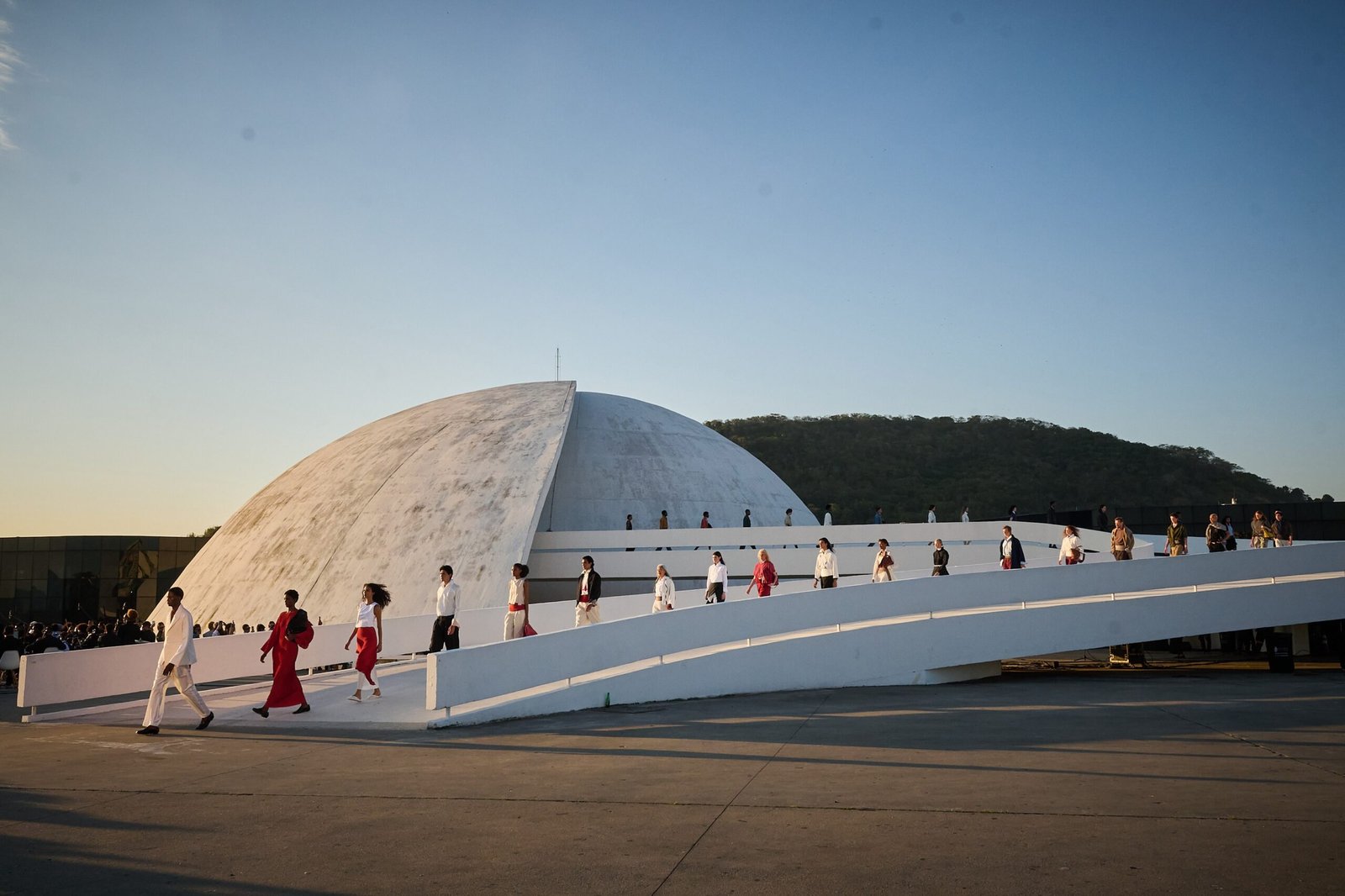 Desfile da Carnan no Caminho Niemeyer, em Niterói