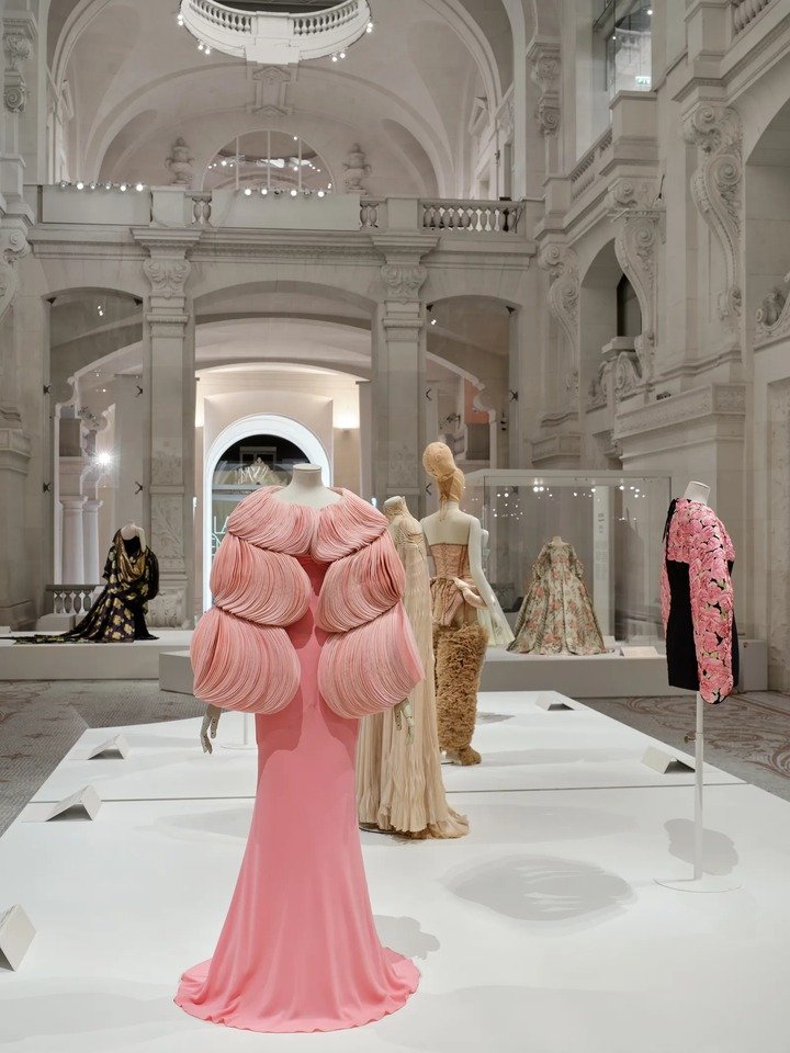 Musée des Arts Décoratifs abre exposição sobre 40 anos de moda em Paris